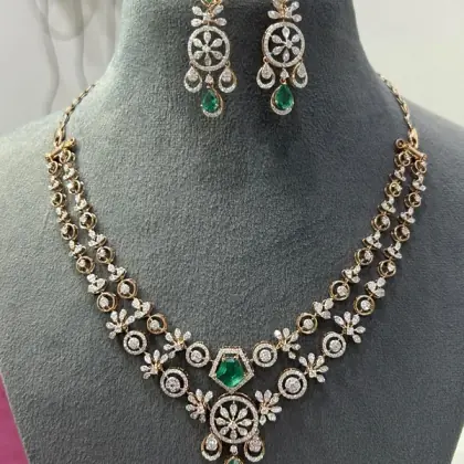 Double-Tier Emerald Floral Haar & Stud Suite