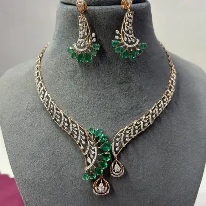 Asymmetric Wave Pear Emerald Collar Set
